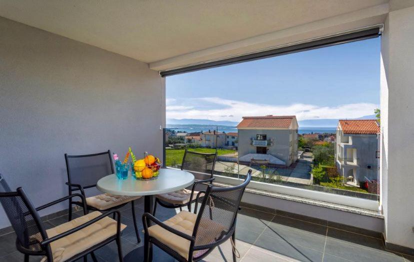 Apartmani Grgic On The Adress Branka Fucica 96 Malinska Exterior photo
