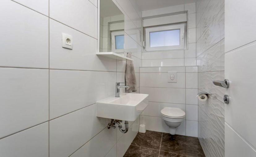 Apartmani Grgic On The Adress Branka Fucica 96 Malinska Exterior photo