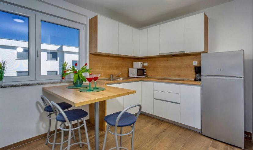 Apartmani Grgic On The Adress Branka Fucica 96 Malinska Exterior photo