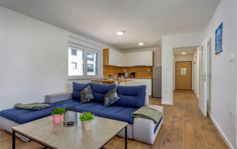 Apartmani Grgic On The Adress Branka Fucica 96 Malinska Exterior photo